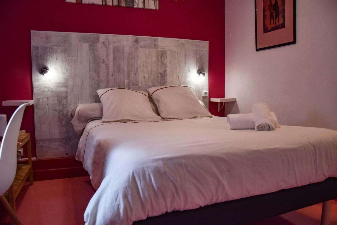 Hotel Des Remparts Вильнёв-сюр-Ло Экстерьер фото